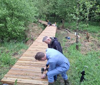 minister van Landbouw en Omgeving Jo Brouns schroeft de laatste planken vast