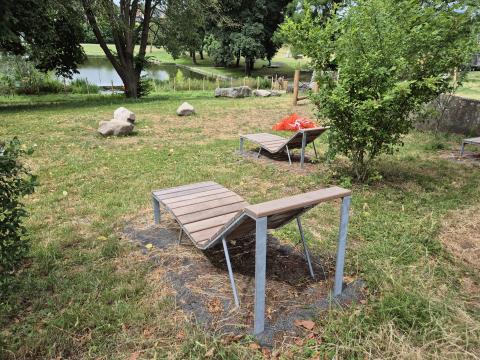 Nieuw geplaatste ligbanken